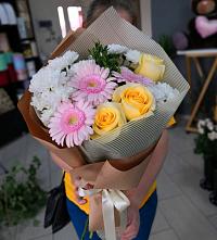 Букет цветов из:  Герберы, Розы и Хризантемы в Шамхал-Термене