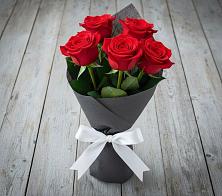Букет 5 Красных роз Эдлесс Лав в Шамхал-Термене