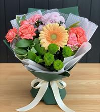 Букет цветов из:  Гвоздики, Розы, Герберы и Хризантемы в Шамхал-Термене