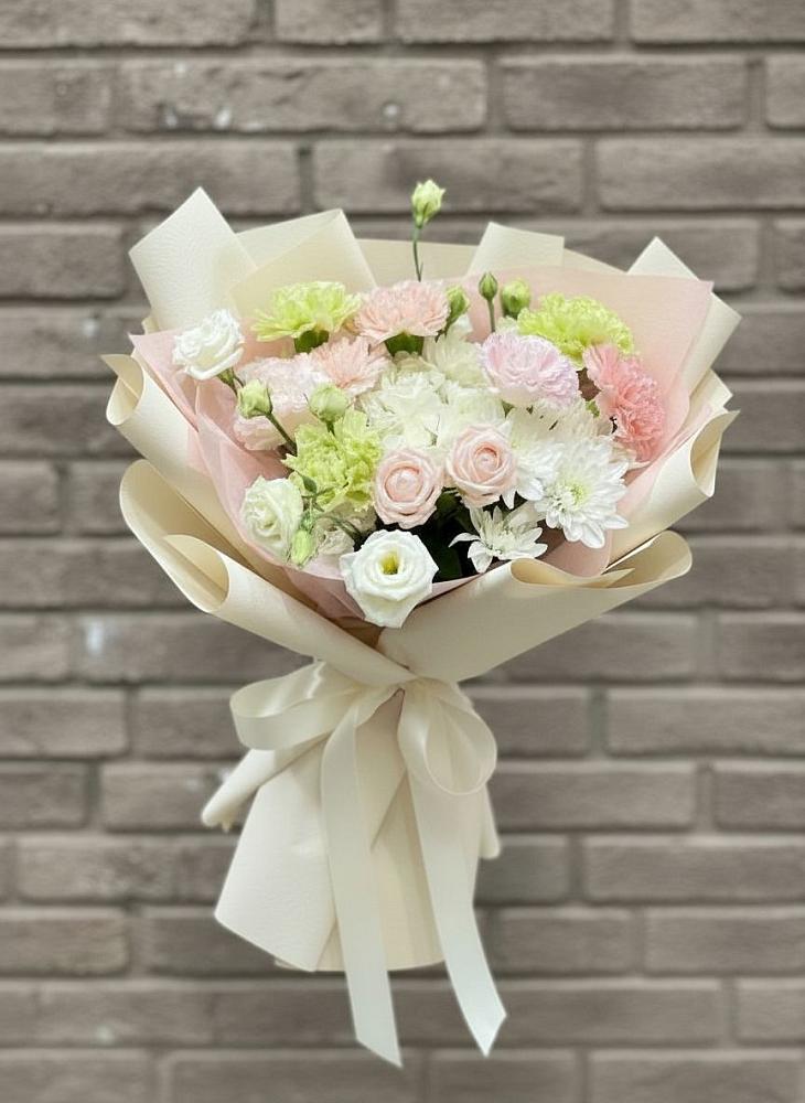 Букет цветов из: Гвоздики, Розы, Лизиантусы и Хризантемы в Шамхал-Термене